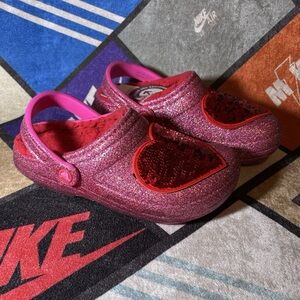 Crocs Classic Lined Valentine’s Day Sequins Clog Size 6 Women’s or Size 4 Men’s